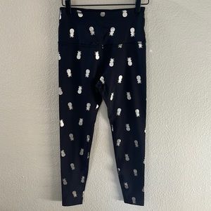Beyond Yoga Black Pineapple Leggings Size Small